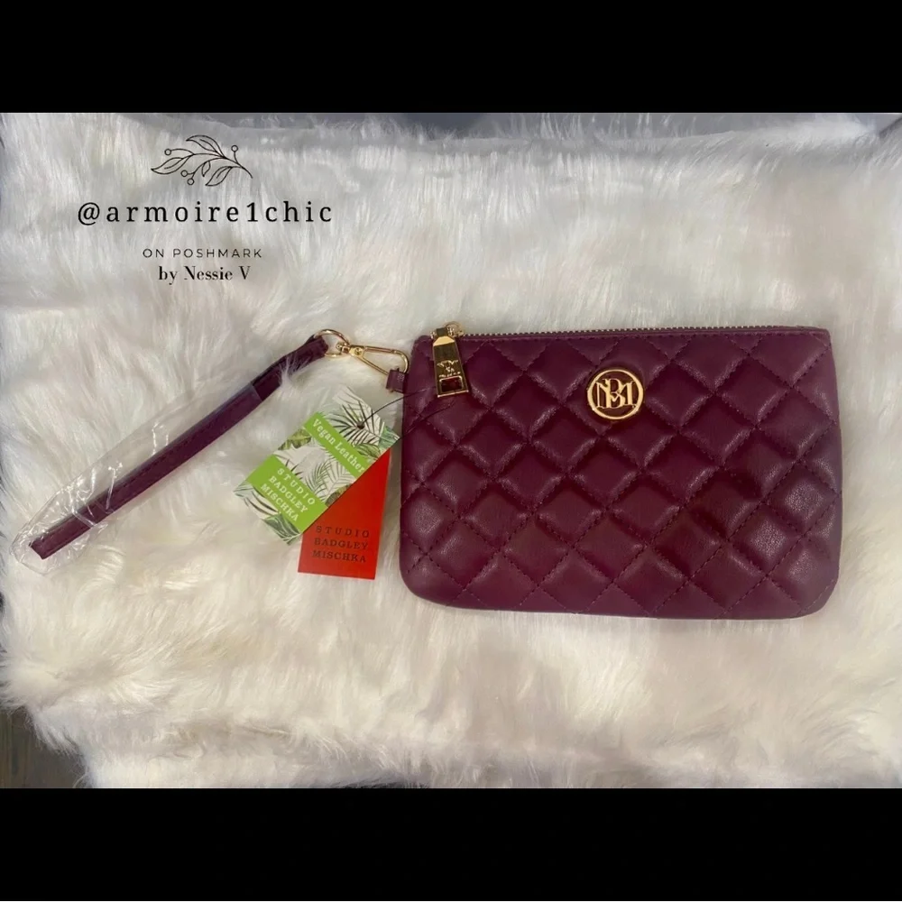 BADGLEY MISCHKA | Diamond Quilted Pattern Vegan Leather Wristlet | Burgundy